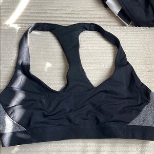 Lululemon black sports bra like new without tag